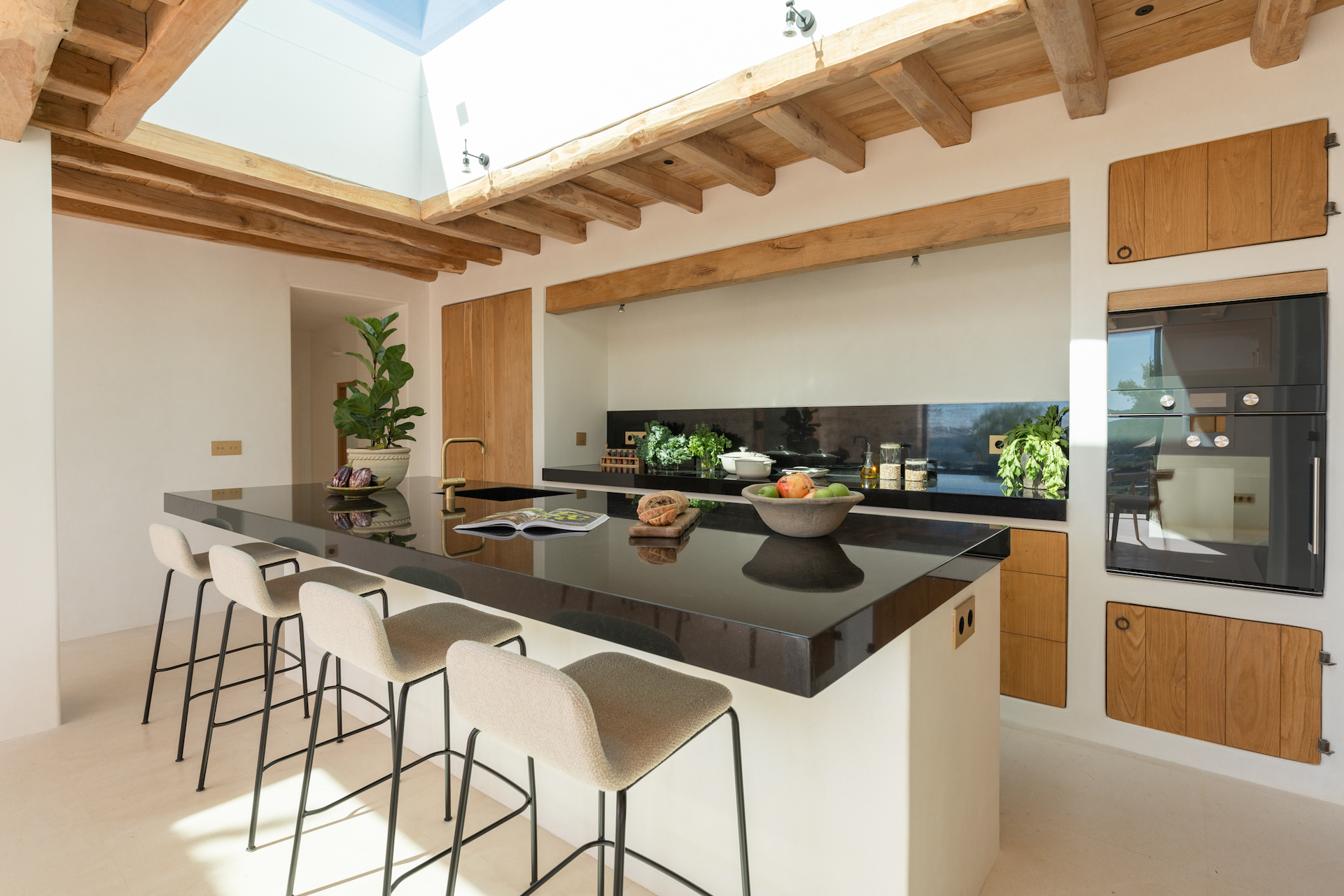 Resa Estates finca blakstad te koop vastgoed Ibiza kitchen.jpg